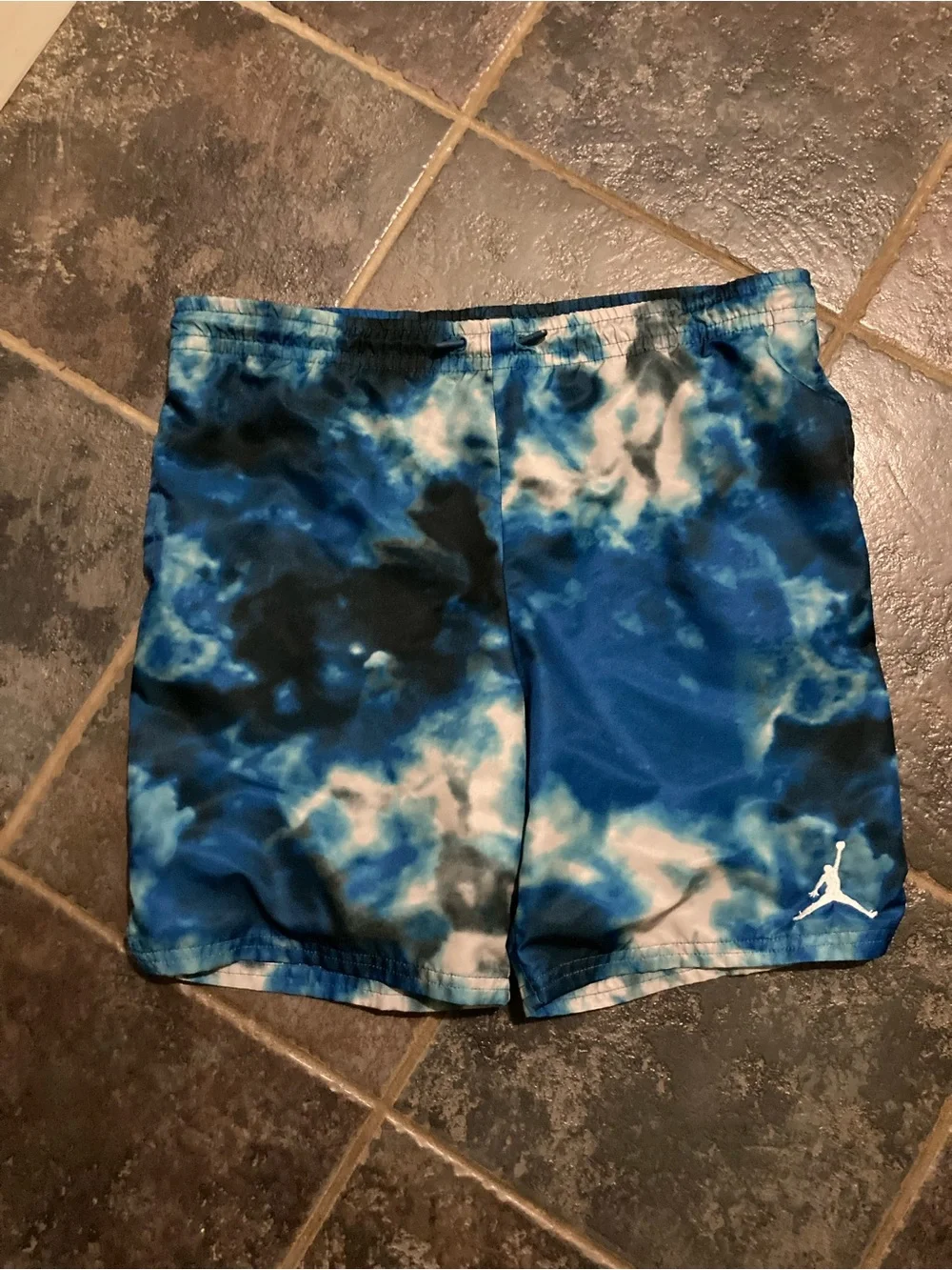 Jordan Boys' Essentials Smoke Dye Swim Trunks/Shorts Size L